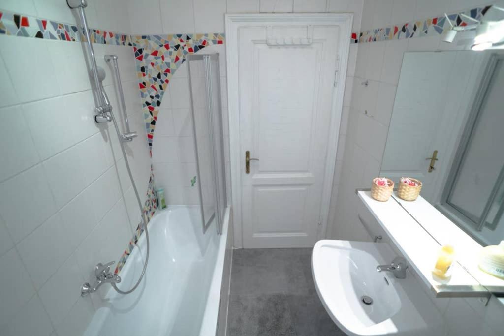 Cosy And Spacious Apartment In The Heart Of Innsbruck Ngoại thất bức ảnh